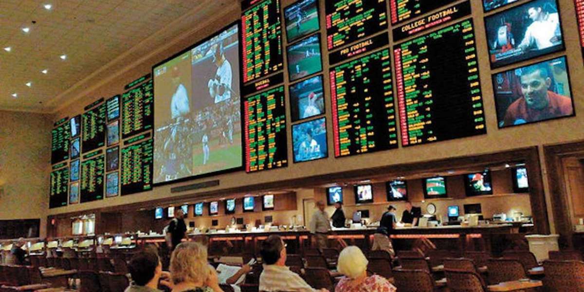 How do sports betting odds work?